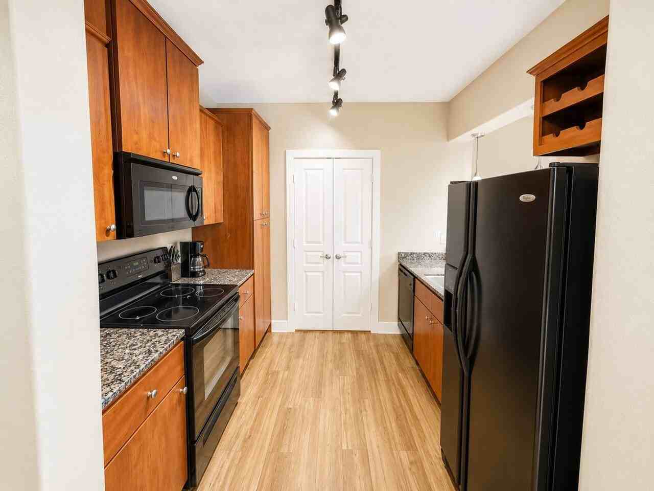 75 Riverfront Dr #1648553P - Photo 7 of 16