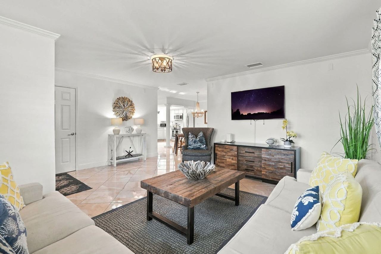 636 98th Ave N #1073516P - Photo 3 of 38