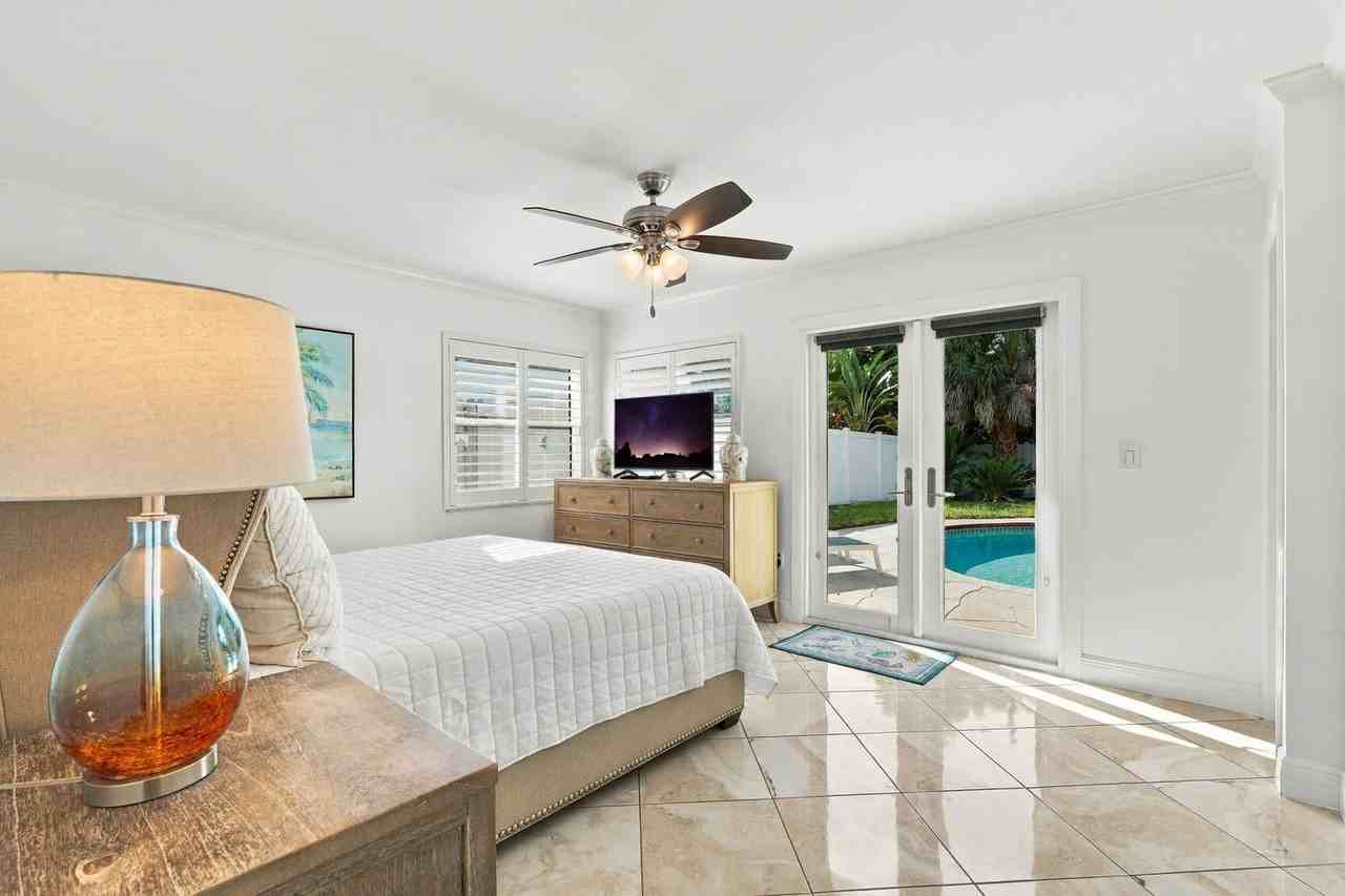 636 98th Ave N #1073516P - Photo 5 of 38