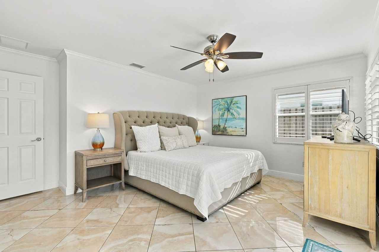 636 98th Ave N #1073516P - Photo 6 of 38