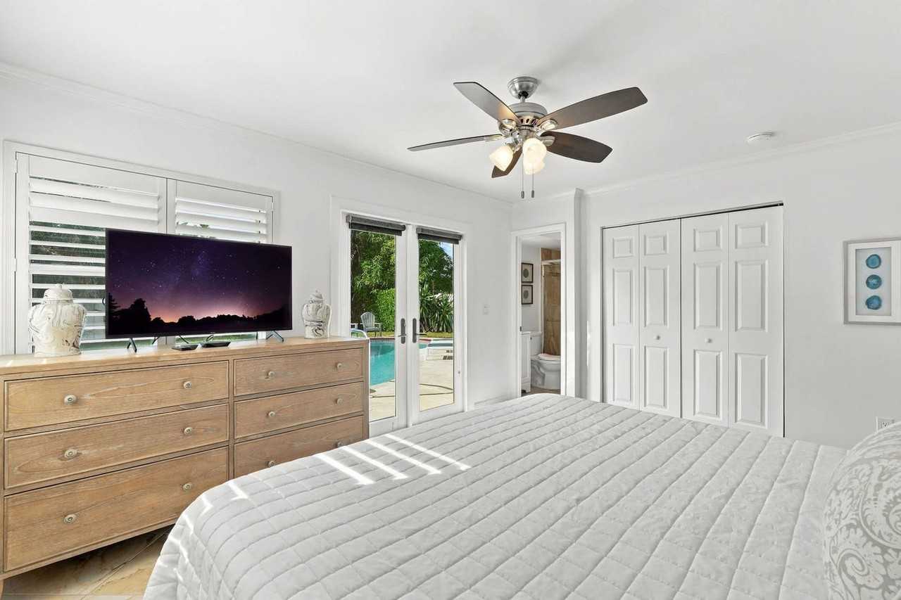 636 98th Ave N #1073516P - Photo 7 of 38