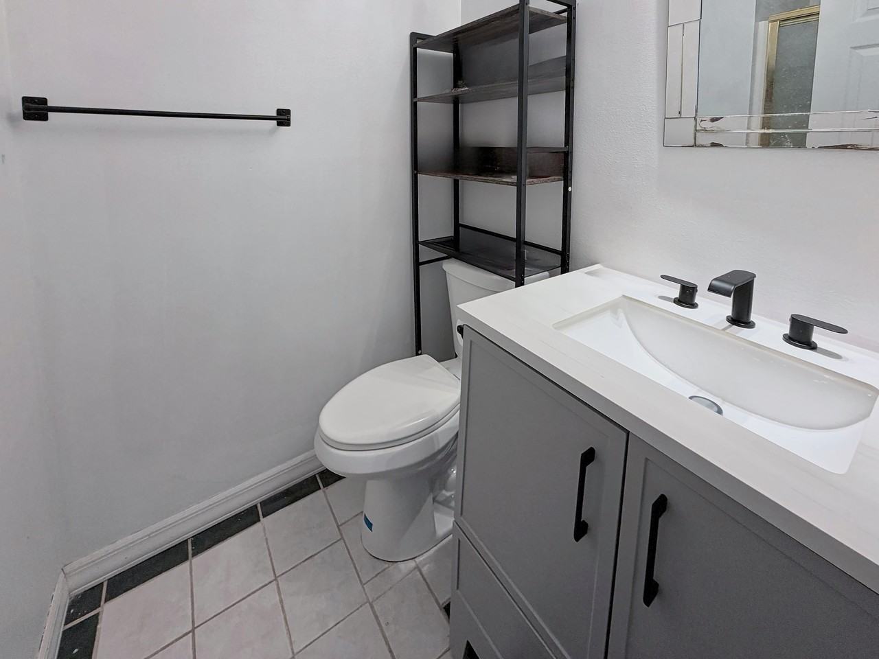 1727 Delaney St #1 - Photo 4 of 11
