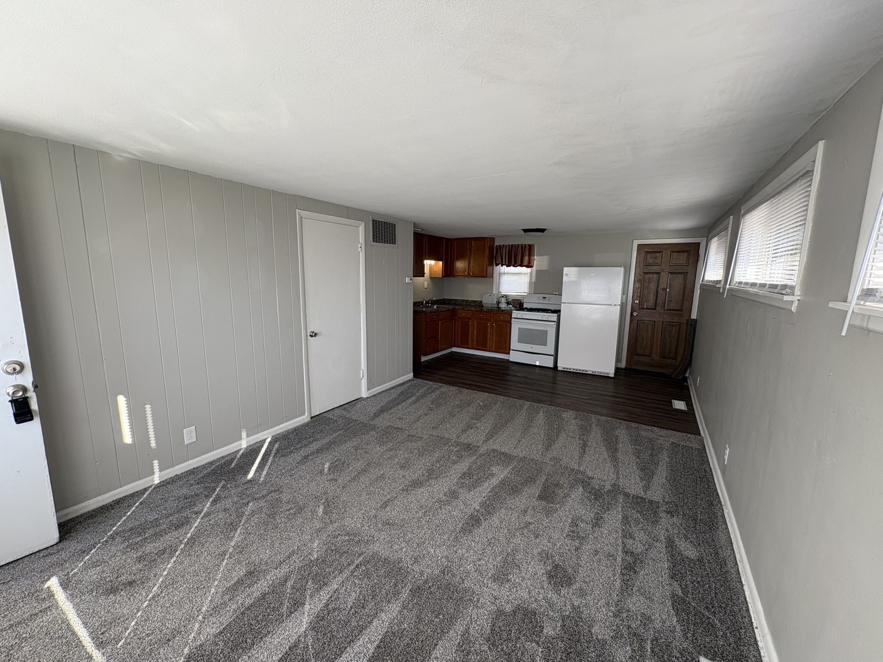 301 Amanda Street #B - Photo 3 of 11