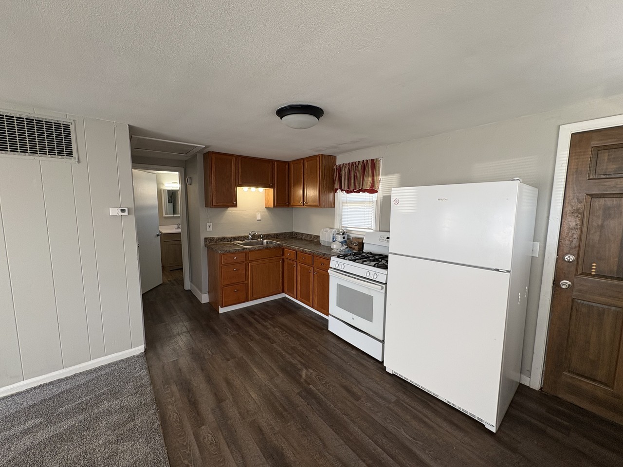 301 Amanda Street #B - Photo 4 of 11