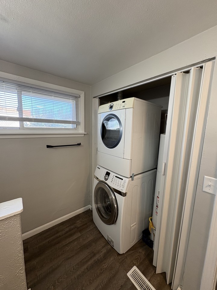 301 Amanda Street #B - Photo 7 of 11