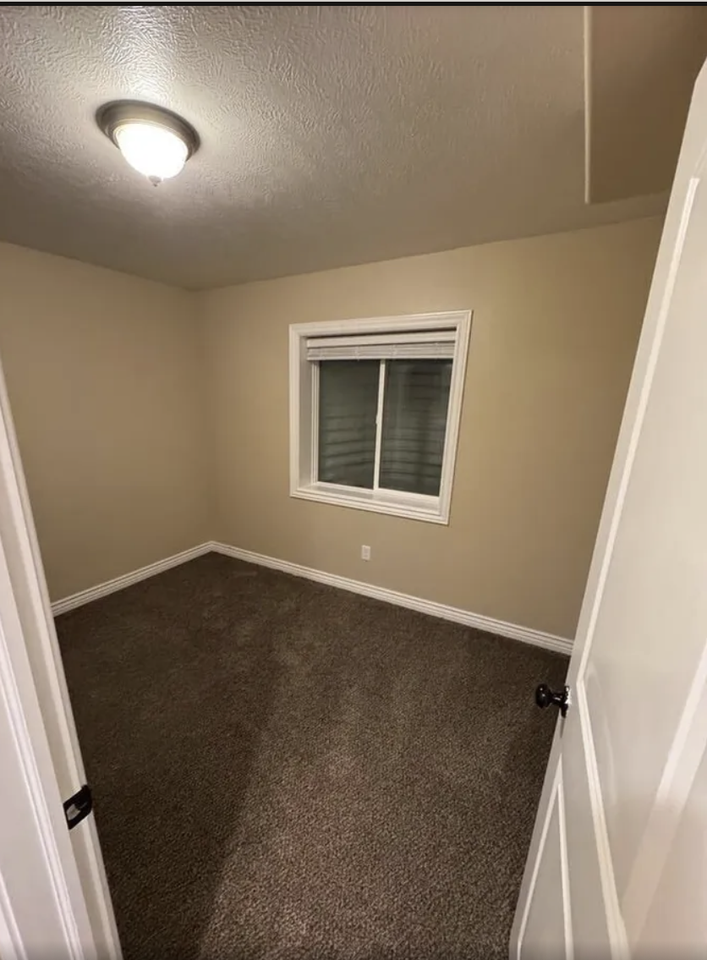 352 Kimberly Dr - Photo 3 of 20