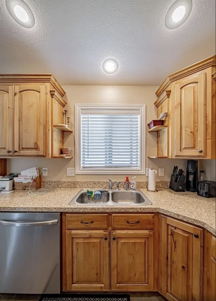 352 Kimberly Dr - Photo 6 of 20