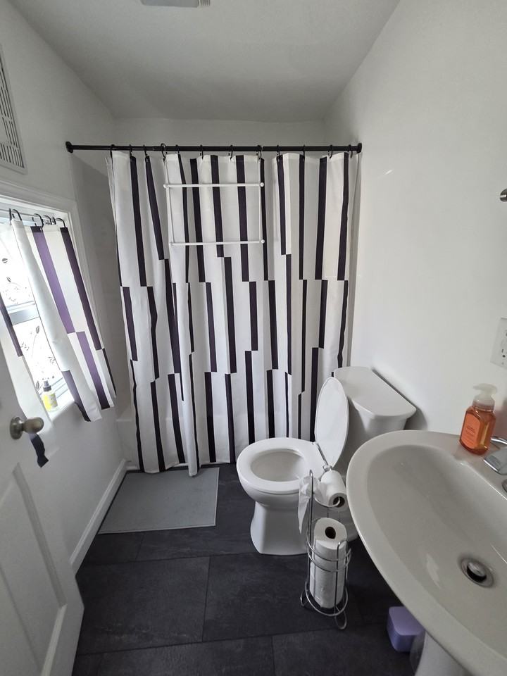 1467 Jefferson Ave - Photo 2 of 5