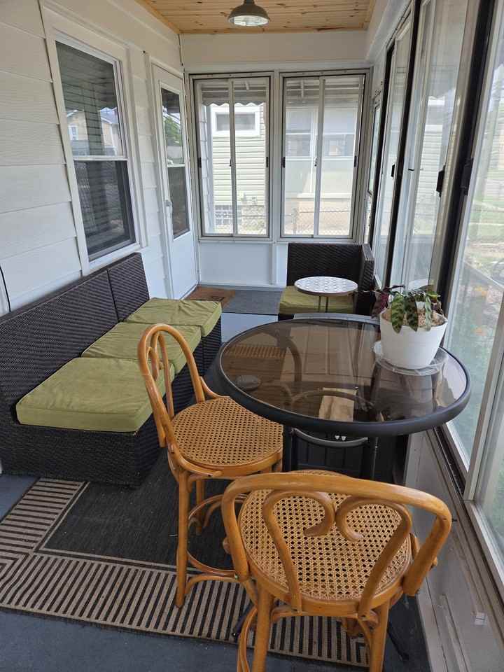 1467 Jefferson Ave - Photo 4 of 5