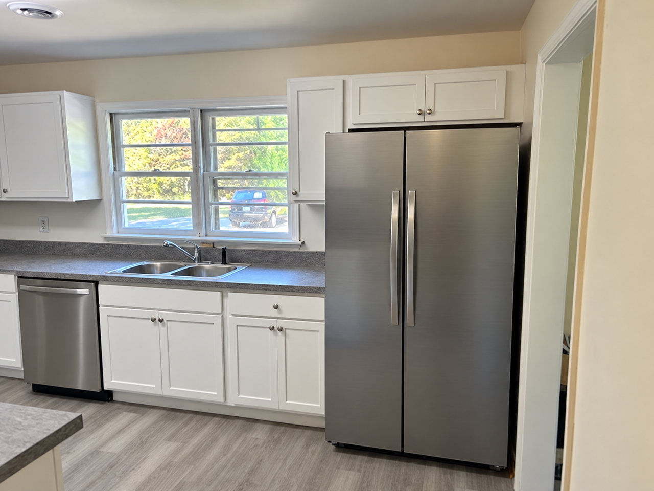 5825 Richmond Rd - Photo 2 of 8