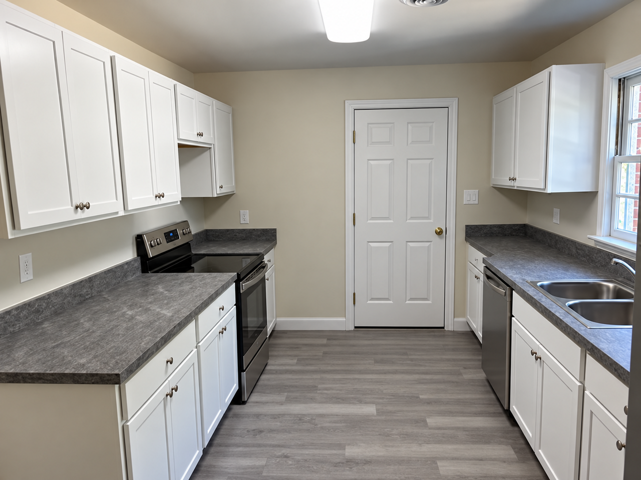 5825 Richmond Rd - Photo 3 of 8