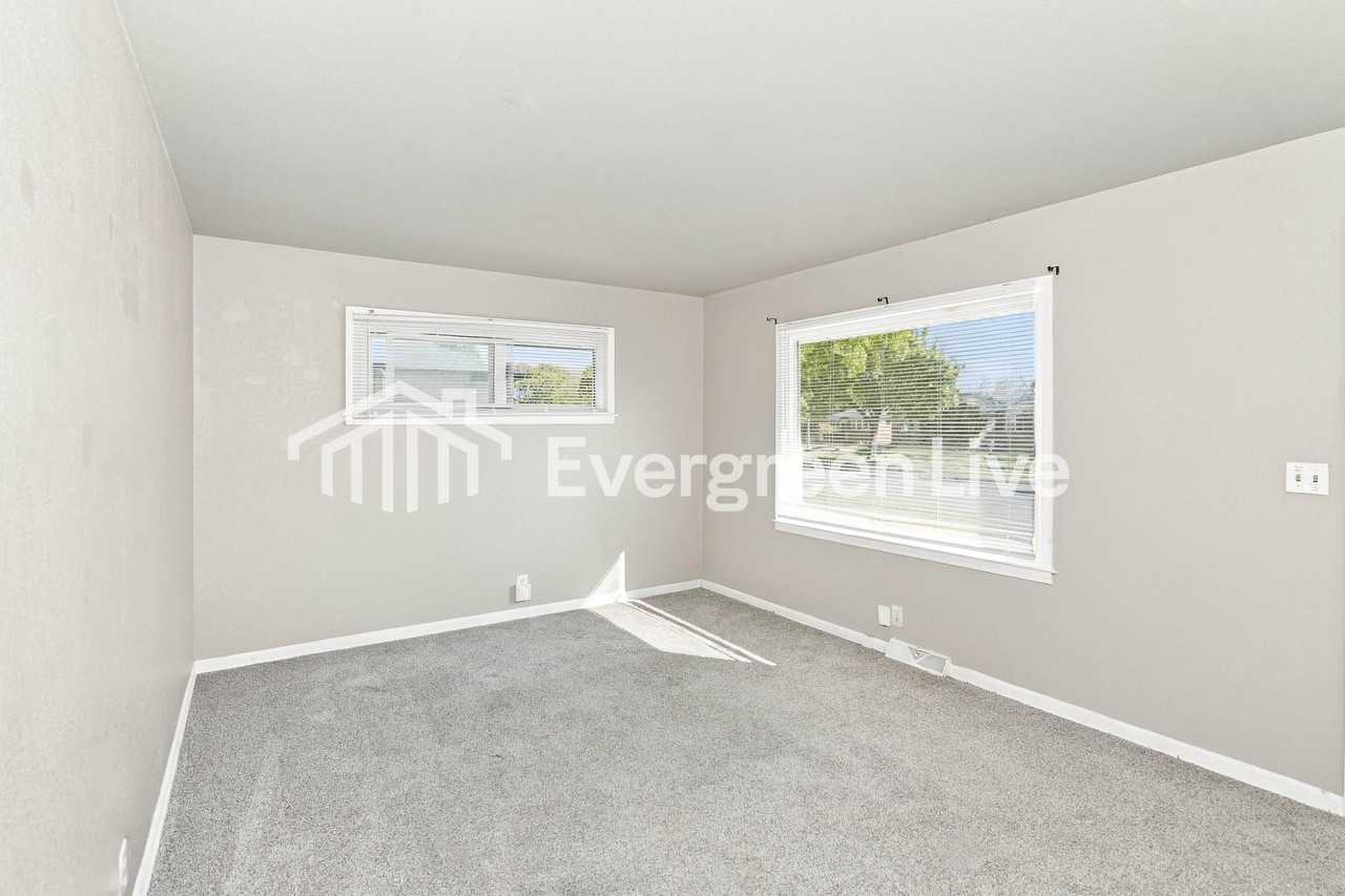 7846 W Luscher Ave - Photo 4 of 15