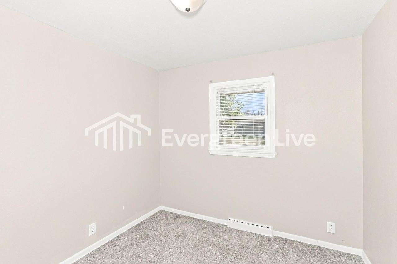 7846 W Luscher Ave - Photo 6 of 15