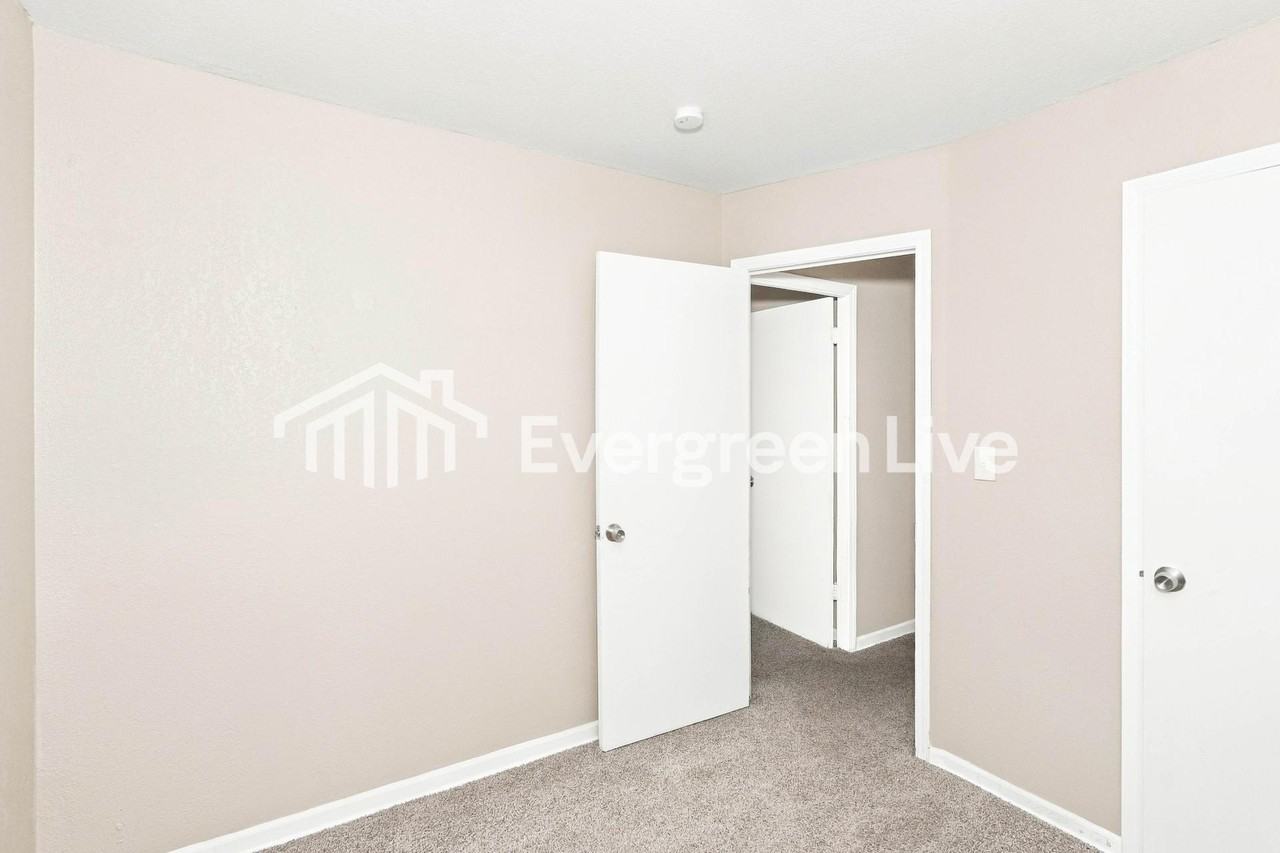 7846 W Luscher Ave - Photo 7 of 15