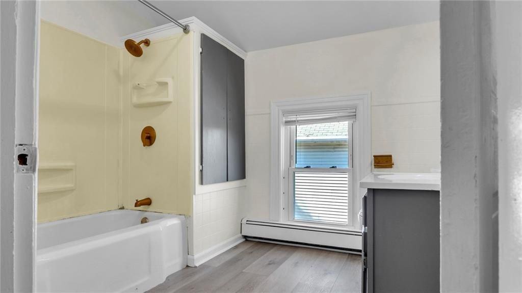 76 Grove Ave - Photo 4 of 21