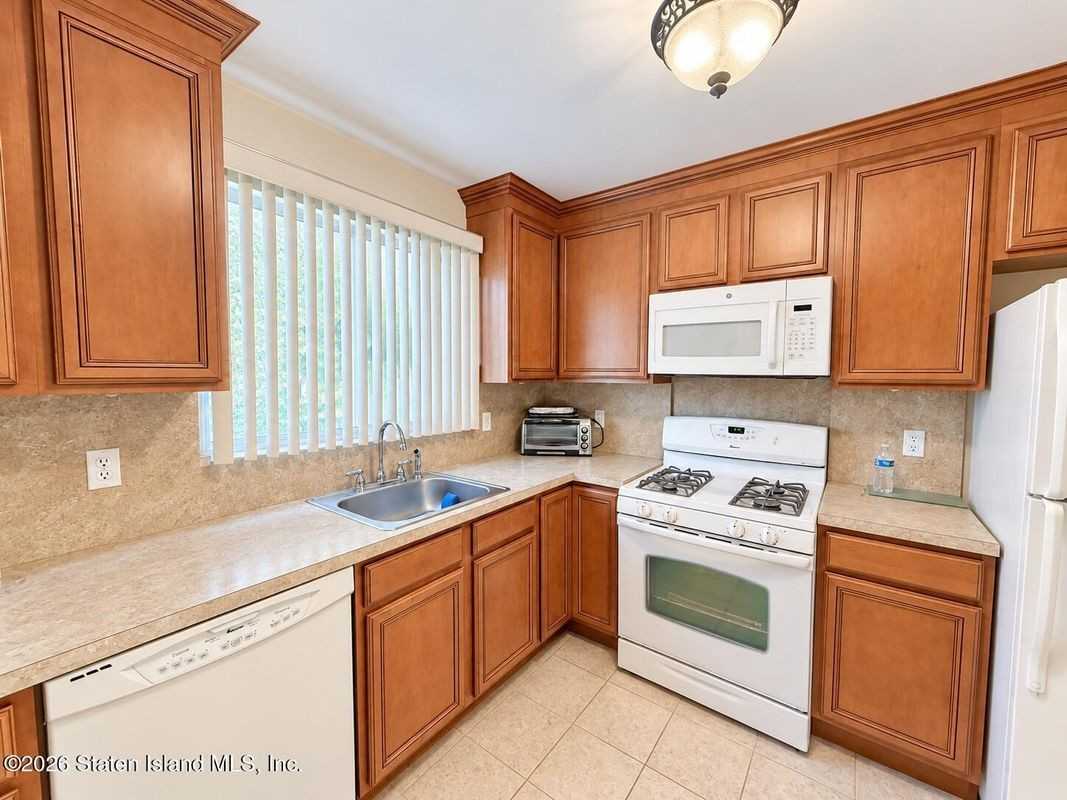 235 Carteret St - Photo 5 of 23
