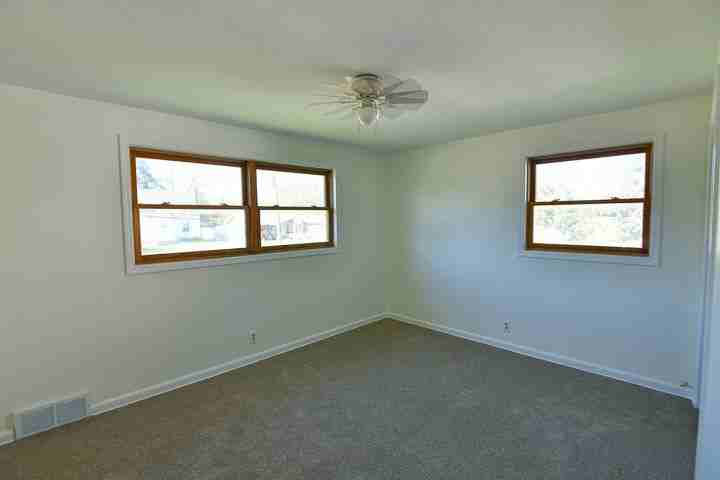 4927 40th Ave - Photo 5 of 11