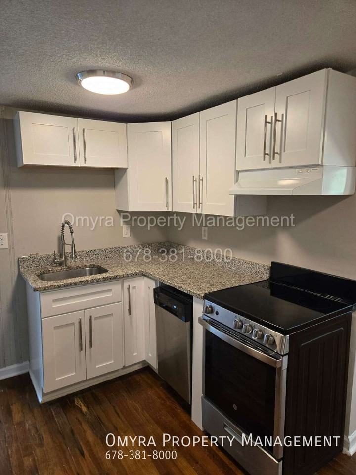 1160 Ewing Pl Sw #B - Photo 2 of 13