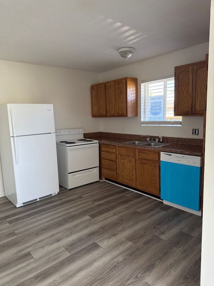 1006 Salisbury St #1B - Photo 5 of 11