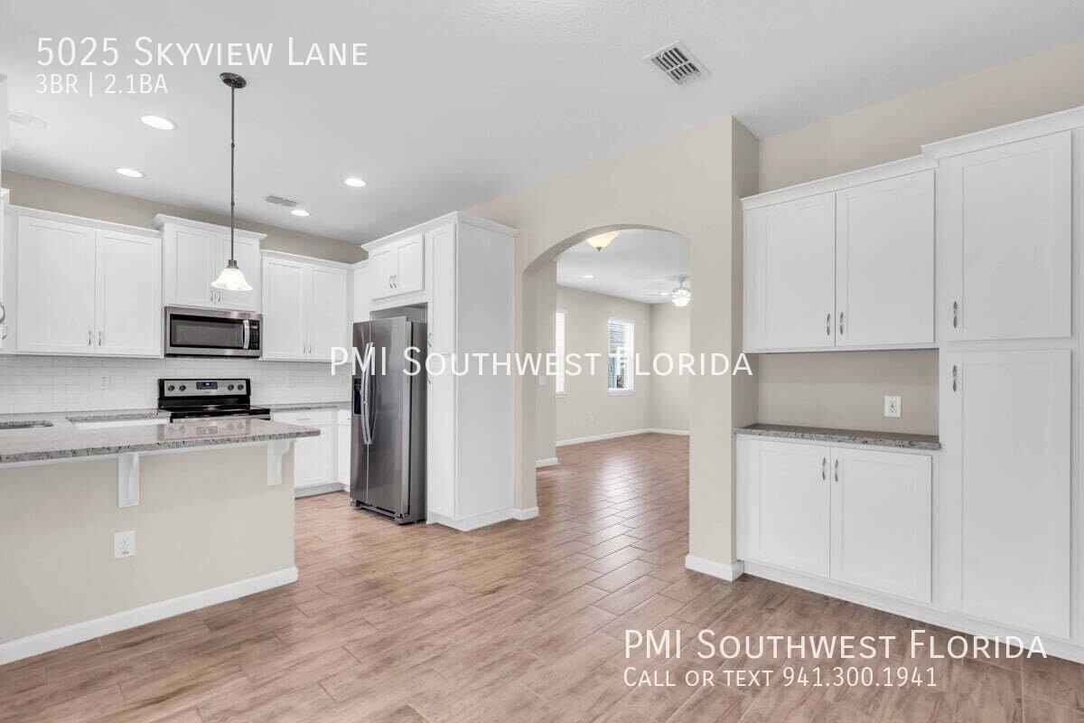 5025 Skyview Ln - Photo 3 of 24