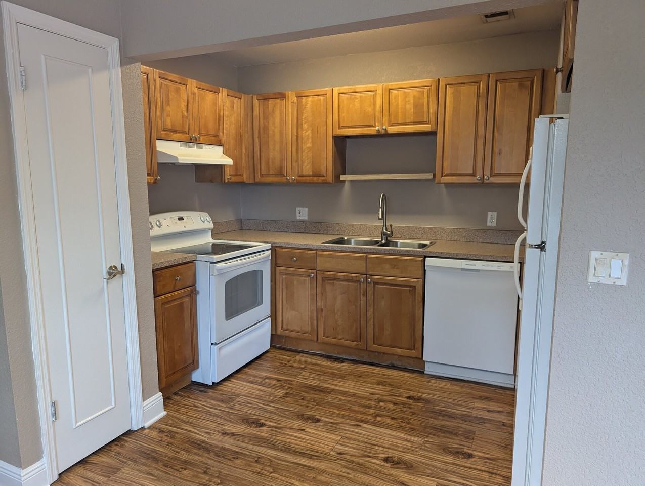 13828 Orange Sunset Dr - Photo 3 of 16