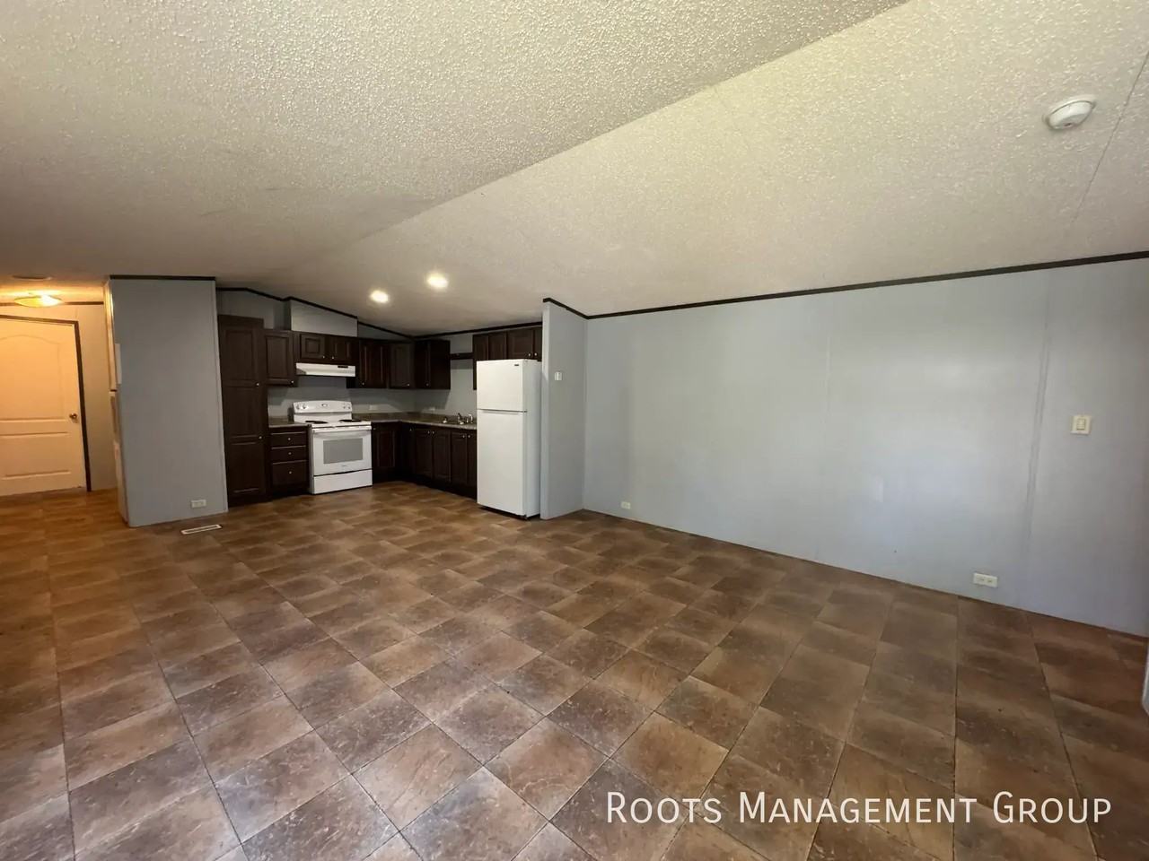 1325 N Franklin St #23 - Photo 2 of 30