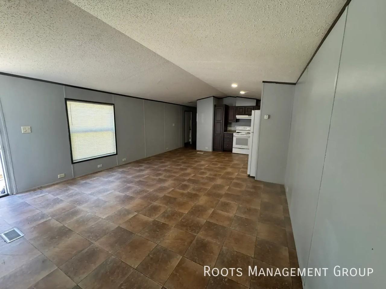 1325 N Franklin St #23 - Photo 3 of 30