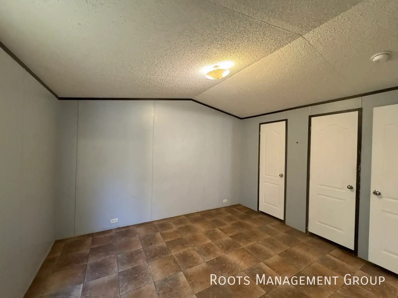 1325 N Franklin St #23 - Photo 6 of 30