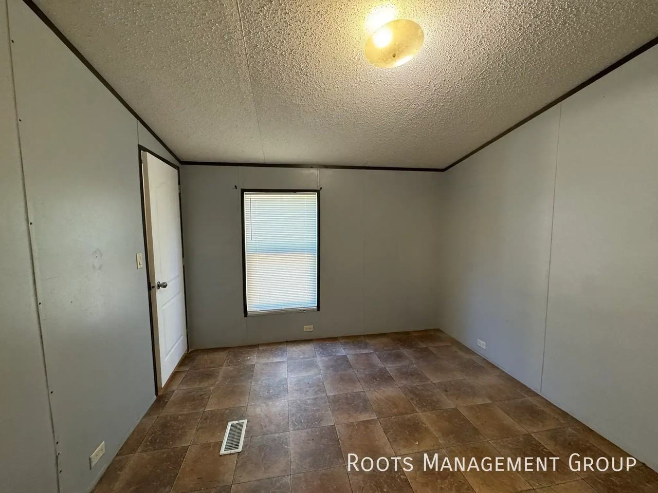 1325 N Franklin St #23 - Photo 7 of 30