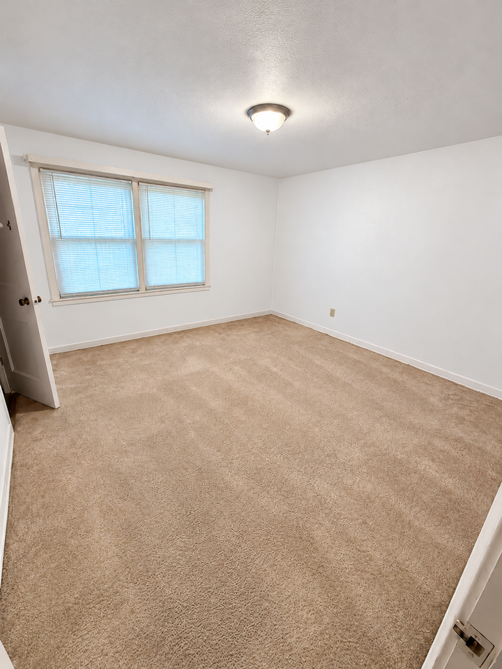 Mason City 76 - Photo 5 of 6