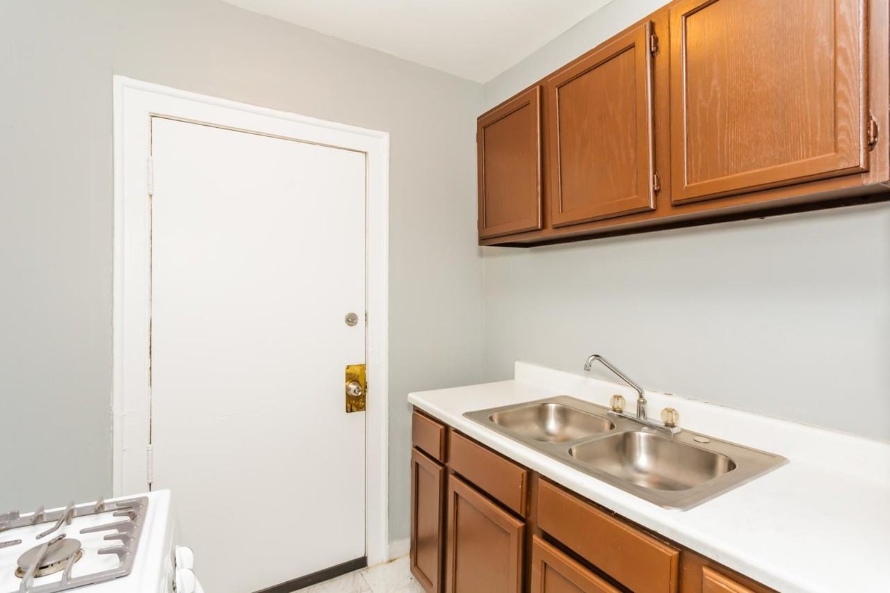 6949 S Paxton Ave #2A - Photo 3 of 7