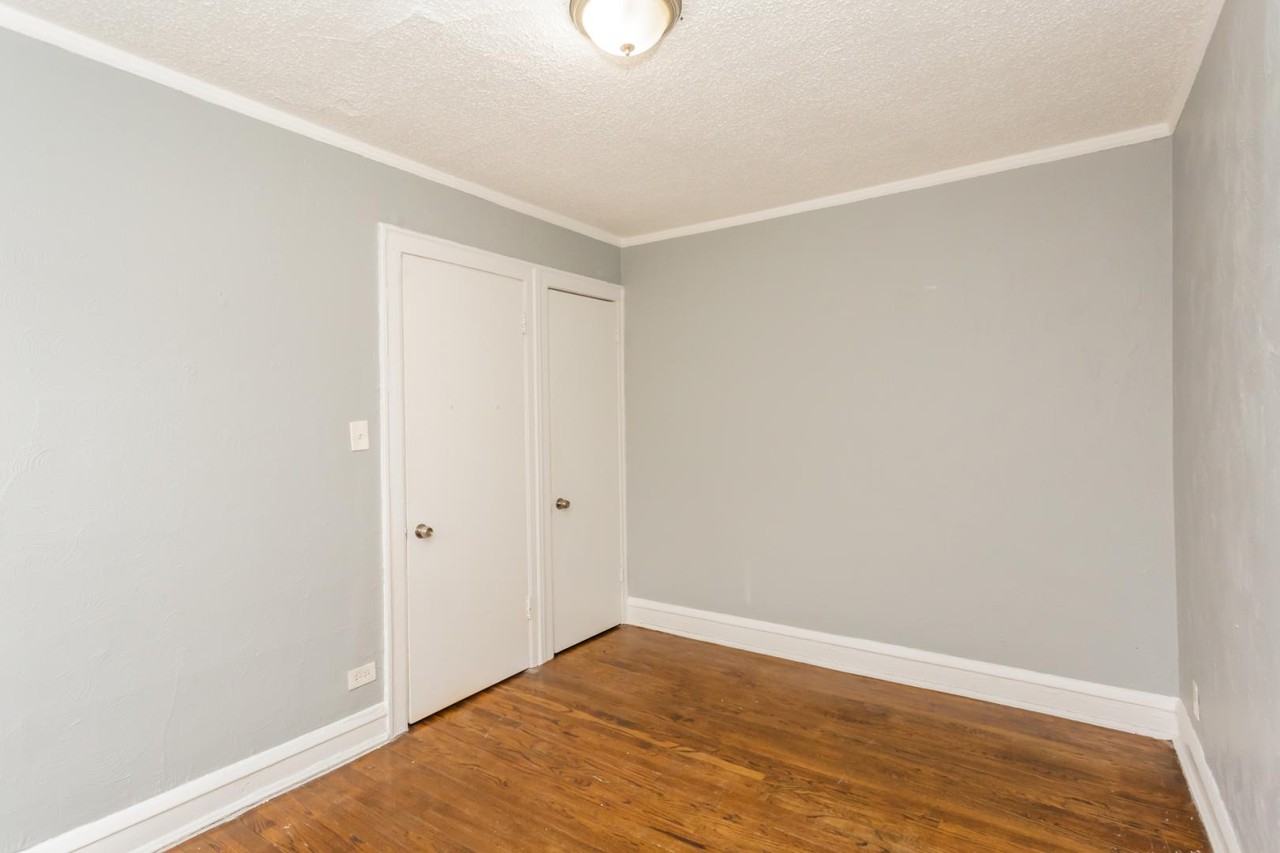 6949 S Paxton Ave #2A - Photo 5 of 7