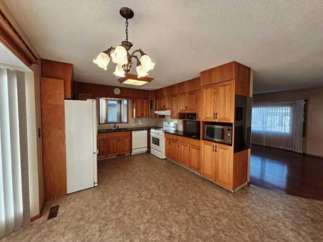 88 Mccullough Cres - Photo 3 of 20