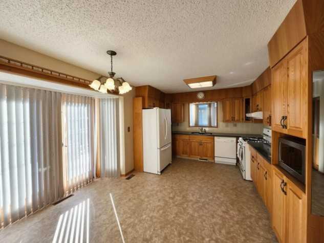 88 Mccullough Cres - Photo 6 of 20