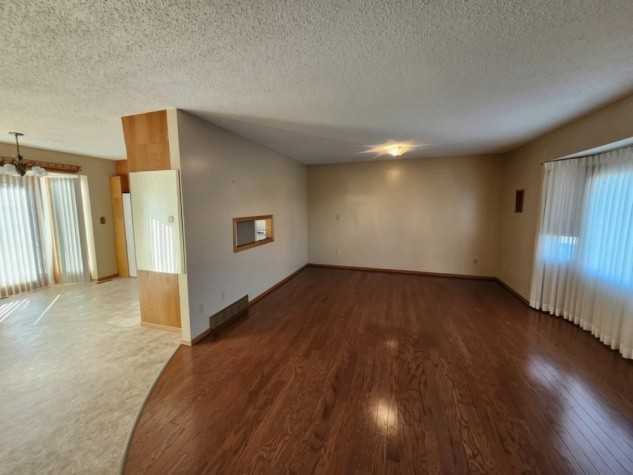 88 Mccullough Cres - Photo 7 of 20