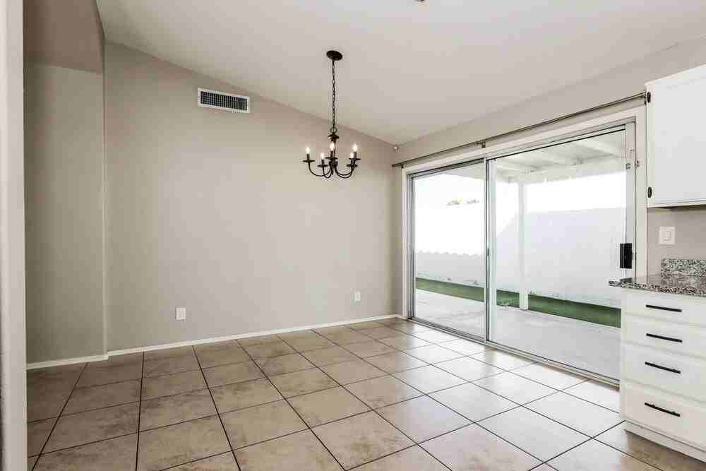 818 E Audrey Ln - Photo 6 of 16