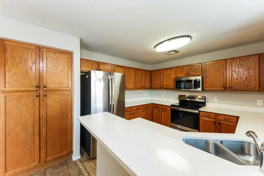 12036 W Dahlia Dr - Photo 7 of 17