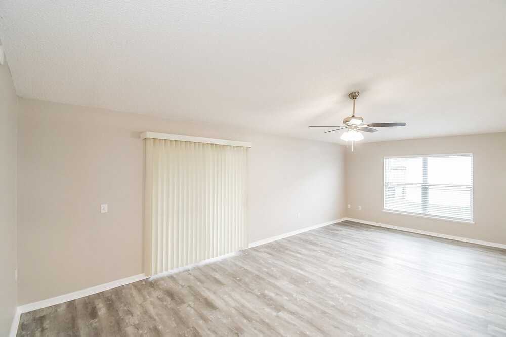 7211 Overland Park Blvd E - Photo 3 of 16