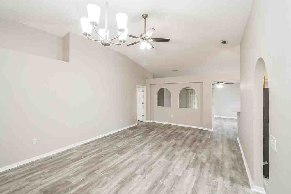 7211 Overland Park Blvd E - Photo 5 of 16