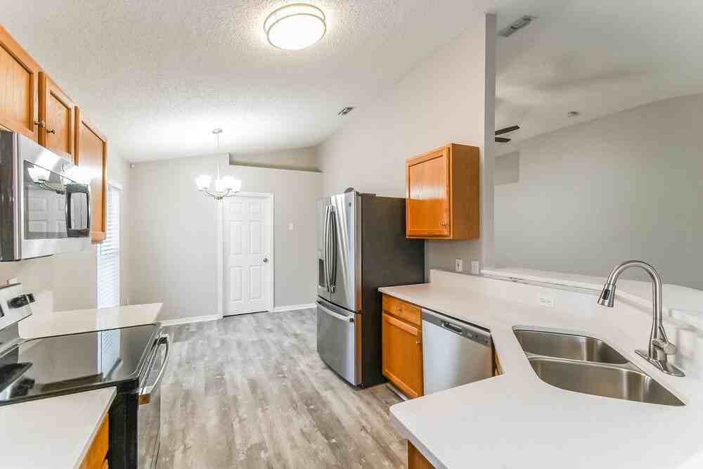 7211 Overland Park Blvd E - Photo 6 of 16