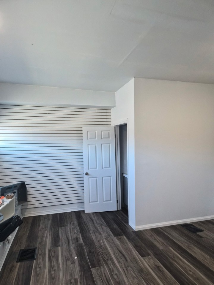 40 Essa Road - Photo 2 of 8
