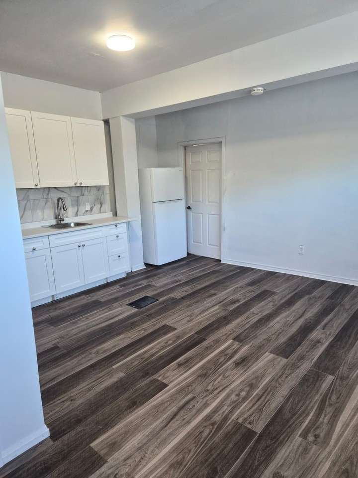 40 Essa Road - Photo 3 of 8