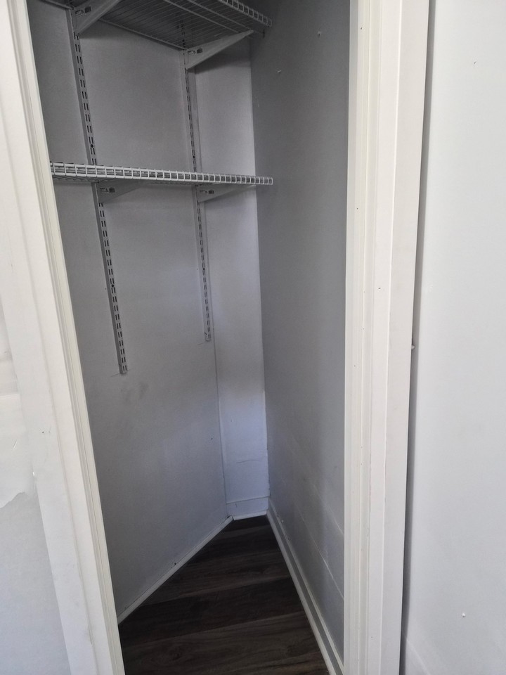 40 Essa Road - Photo 4 of 8