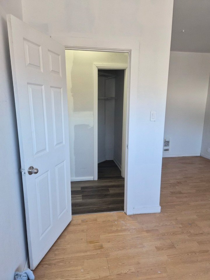 40 Essa Road - Photo 5 of 8