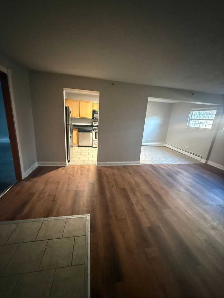 9433 S 86th Court - Photo 4 of 8
