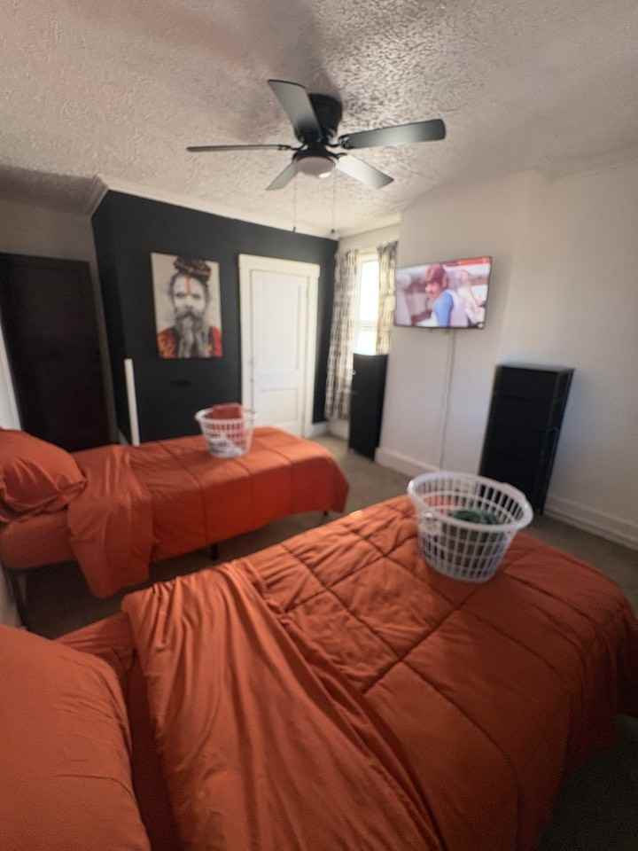 912 Belleview St - Photo 2 of 4