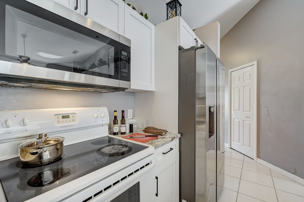612 Se 14th Ter - Photo 3 of 7