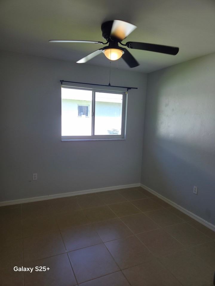 1424 Se 6th Ave - Photo 6 of 9