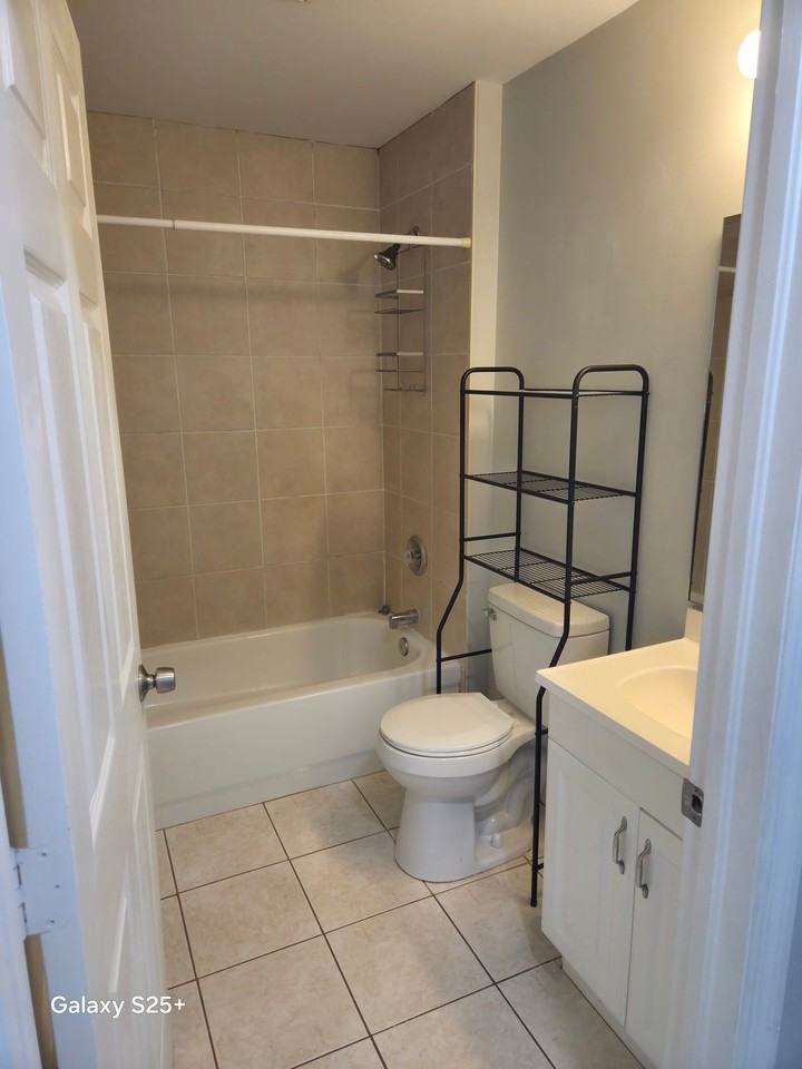 1424 Se 6th Ave - Photo 7 of 9