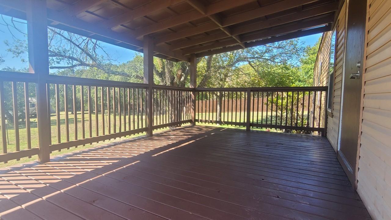 3340 Medina Hwy #C - Photo 4 of 30